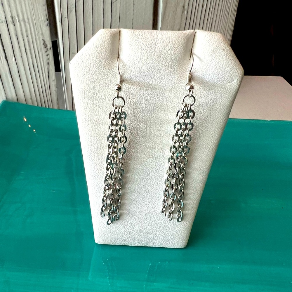 🔥NEW🔥 Simple dangling silver earrings. Light weight